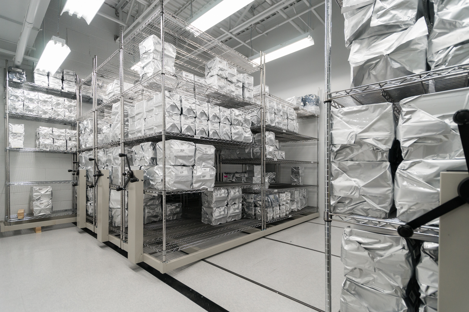40 % space savings with mobile shelving